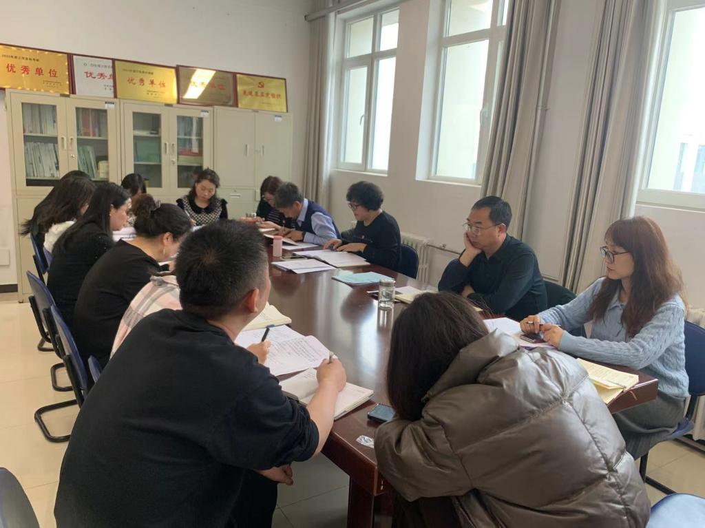 组织生活会照片.jpg 组织生活会照片.jpg