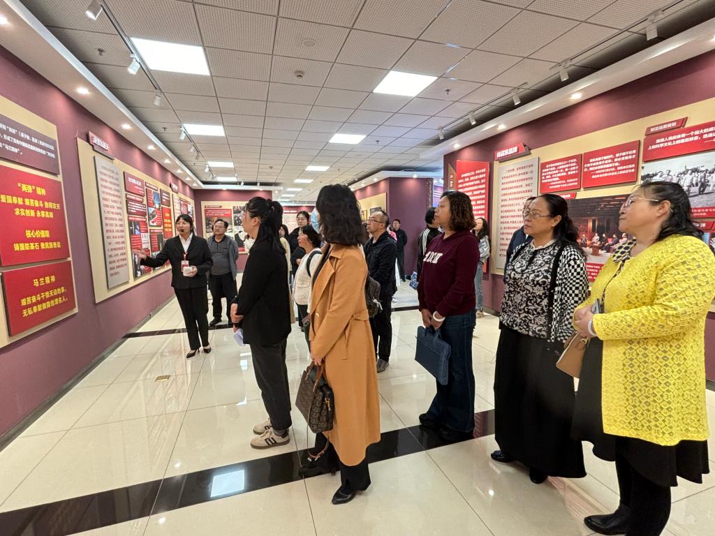 参观.jpg 参观.jpg